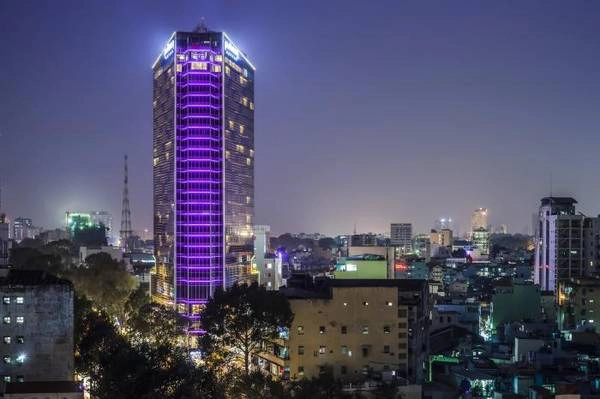 Khách sạn Pullman Saigon Centre lung linh trong đêm.