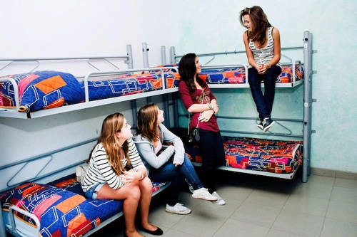 come-with-your-friends-and-enjoy-barcelona-with-mar-hostel-1377593225