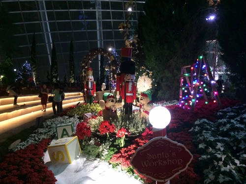 Khu vườn cổ tích trong Ngôi nhà hoa ở Flower Dome. Khu vườn cổ tích trong Ngôi nhà hoa ở Flower Dome.