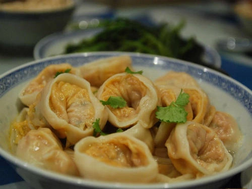 Kimchi mandu thường được sử dụng làm điểm tâm vào bữa sáng.