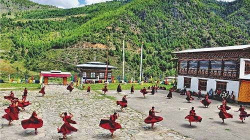 Ở Bhutan, rất khó để có thể tìm thấy ngân hàng hoặc cây ATM ngoài thủ đô Thimphu. Ảnh: Thedailystar Ở Bhutan, rất khó để có thể tìm thấy ngân hàng hoặc cây ATM ngoài thủ đô Thimphu. Ảnh: Thedailystar