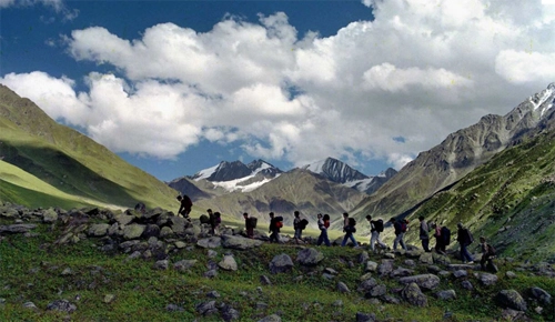 Một trong những đường trekking khó nhất trên thế giới là Snowman Trek - đi qua 11 đèo trên dãy Himalaya, trải dài từ Bhutan đến Tây Tạng. Ảnh: Bhutan Travel. Một trong những đường trekking khó nhất trên thế giới là Snowman Trek - đi qua 11 đèo trên dãy Himalaya, trải dài từ Bhutan đến Tây Tạng. Ảnh: Bhutan Travel.