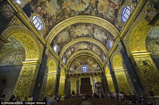St John là một kiến trúc nổi bật tại Valleta. Nhà thờ này được thiết kế bởi Gerolamo Cassar và xây dựng vào thế kỷ 16. St John là một kiến trúc nổi bật tại Valleta. Nhà thờ này được thiết kế bởi Gerolamo Cassar và xây dựng vào thế kỷ 16.