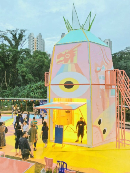 Tuần lễ Nghệ thuật Singapore 2018 mang đến cho du khách trong nước và quốc tế những trải nghiệm nghệ thuật từ truyền thống tới hiện đại. Chuỗi sự kiện đã củng cố vị trí dẫn đầu của Singapore với tư cách là điểm đến nghệ thuật của châu Á. Những hoạt động hội chợ, khai trương phòng tranh, triển lãm, các con đường đi dạo nghệ thuật góp phần xây dựng không gian chia sẻ và kết nối cho nghệ sĩ từ khắp nơi trên thế giới. Tuần lễ Nghệ thuật Singapore 2018 mang đến cho du khách trong nước và quốc tế những trải nghiệm nghệ thuật từ truyền thống tới hiện đại. Chuỗi sự kiện đã củng cố vị trí dẫn đầu của Singapore với tư cách là điểm đến nghệ thuật của châu Á. Những hoạt động hội chợ, khai trương phòng tranh, triển lãm, các con đường đi dạo nghệ thuật góp phần xây dựng không gian chia sẻ và kết nối cho nghệ sĩ từ khắp nơi trên thế giới.