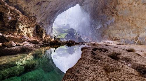 Sơn Đoòng - hang lớn nhất thế giới mới được phát hiện và công bố. Ảnh: National Geographic. ly-do-viet-nam-se-la-diem-den-noi-bat-o-dong-nam-a-ivivu-3