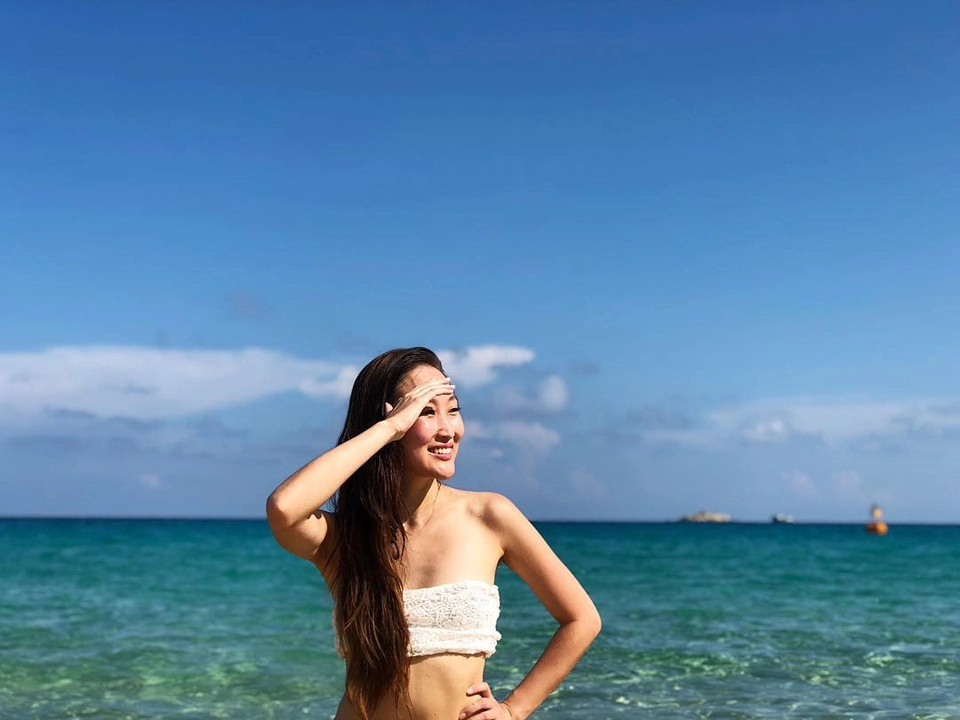 Vịnh Tam Á (Sanya Bay) tại thành phố Tam Á, phía cực nam của đảo Hải Nam còn được mệnh danh là Hawaii của Trung Quốc. Những cảnh quay công phu về vịnh Tam Á trong bộ phim bom tấn Cá mập siêu bạo chúa khiến không ít khán giả mê mẩn khi chiêm ngưỡng cảnh quan thiên nhiên của thiên đường biển đảo này. Ảnh: @alexandanikiforova. Vịnh Tam Á (Sanya Bay) tại thành phố Tam Á, phía cực nam của đảo Hải Nam còn được mệnh danh là Hawaii của Trung Quốc. Những cảnh quay công phu về vịnh Tam Á trong bộ phim bom tấn Cá mập siêu bạo chúa khiến không ít khán giả mê mẩn khi chiêm ngưỡng cảnh quan thiên nhiên của thiên đường biển đảo này. Ảnh: @alexandanikiforova.