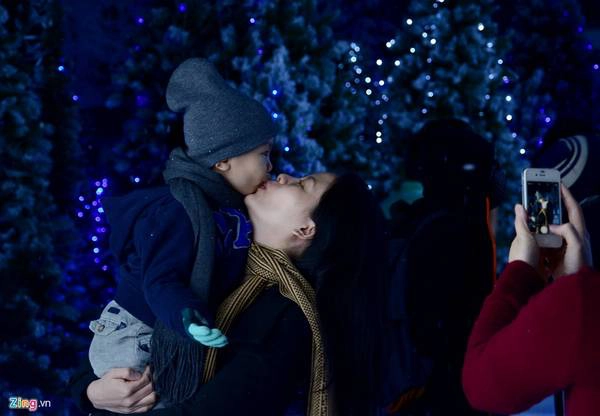 Ngôi làng tuyết đón khách tham quan từ ngày 18/12/2015-3/1/2016.