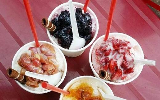 Với những ai là tín đồ của các loại quả nhà họ dâu thì chắc chắn sẽ thích mê món đá bào mật trái cây mới toanh này. Các loại dâu tằm, dâu tây, nho được cho vào sữa, thêm đá bào, vừa mát, vừa ngon lại không sợ tăng cân. (Ảnh: Internet) Với những ai là tín đồ của các loại quả nhà họ dâu thì chắc chắn sẽ thích mê món đá bào mật trái cây mới toanh này. Các loại dâu tằm, dâu tây, nho được cho vào sữa, thêm đá bào, vừa mát, vừa ngon lại không sợ tăng cân. (Ảnh: Internet)