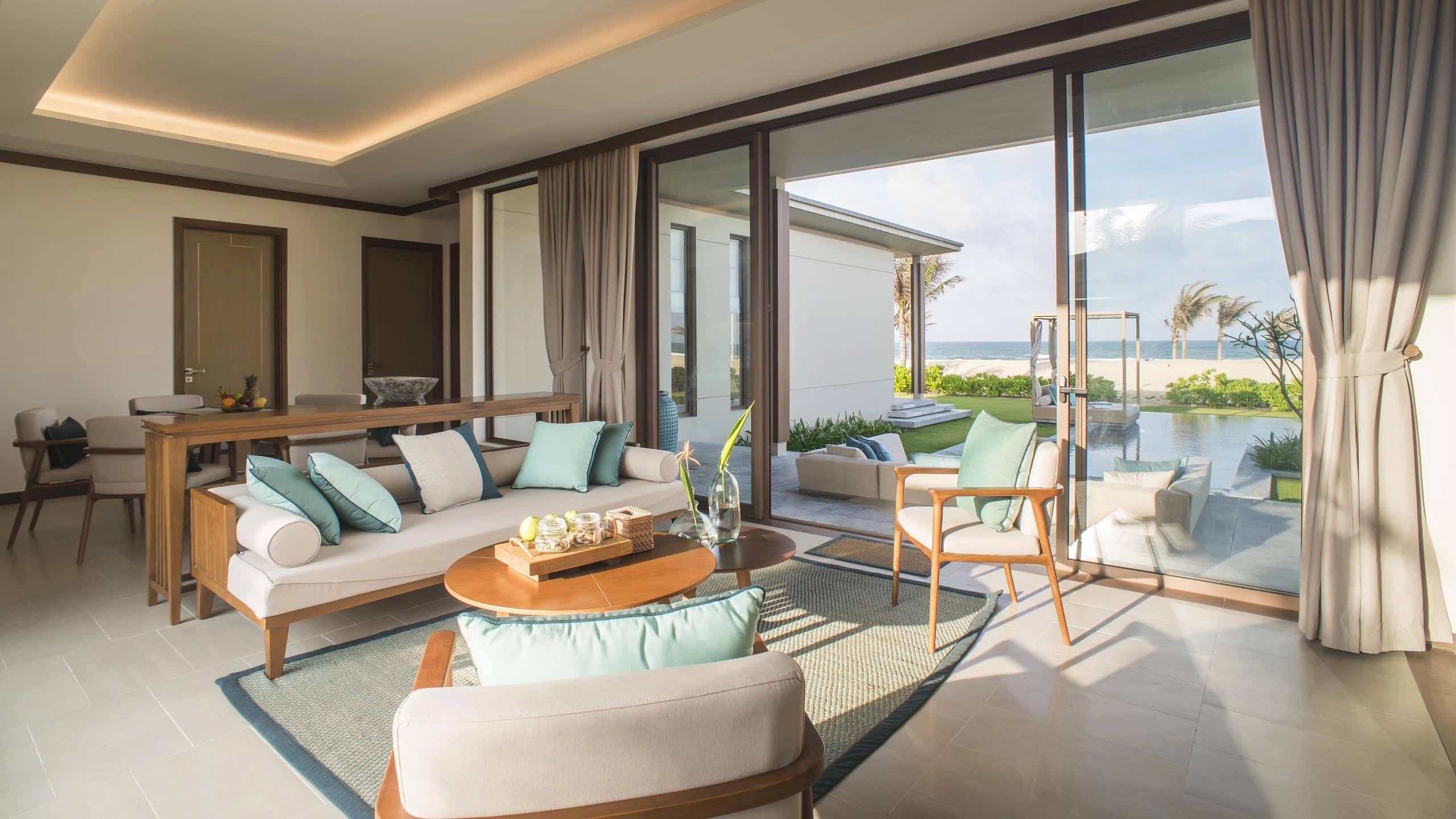 Three-bedroom beachfront pool villa. Ảnh: quynhon.maiaresorts