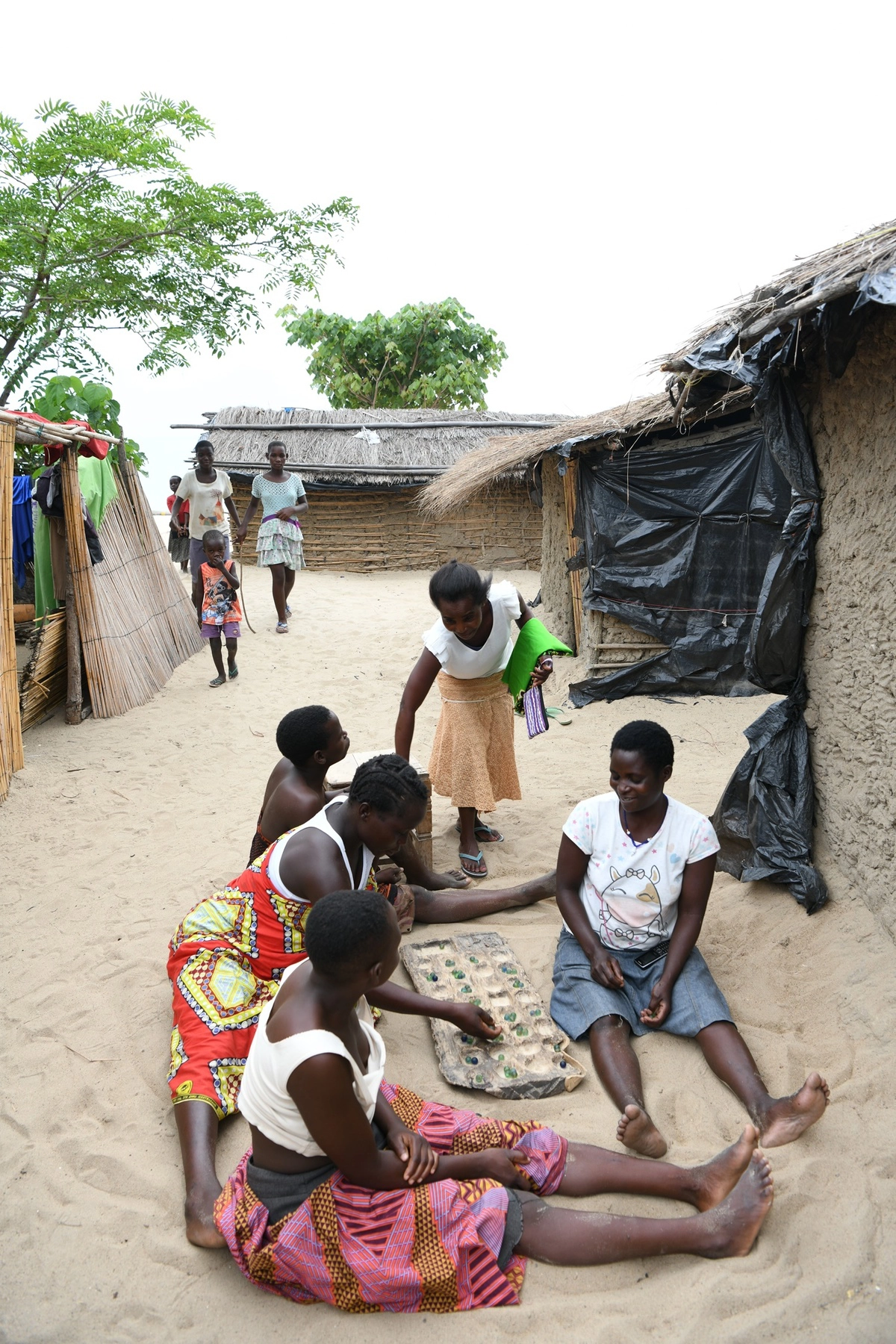 Hầu hết người Malawi cư trú tại các vùng nông thôn. Ngôn ngữ quốc gia là Chewa. Tài sản lớn nhất Malawi là con người. Họ thân thiện và nồng nhiệt chào đón bạn với những nụ cười và sự giản dị chân thật, anh Ngọc chia sẻ.