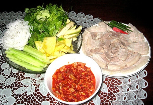 Mắm sò trong bữa ăn. Ảnh: Báo Thanh niên.