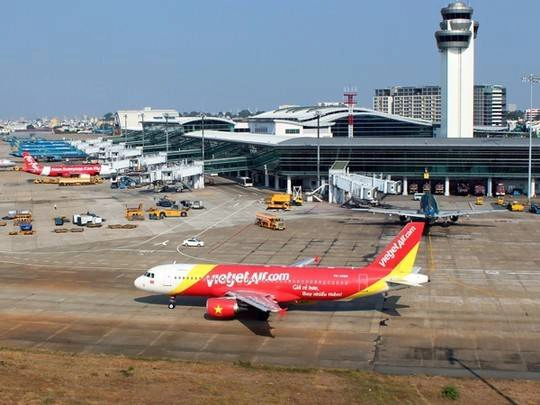 Máy bay VietJet Air trên sân đỗ Sân bay quốc tế Nội Bài.