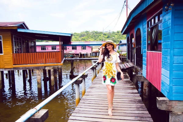 mc-anh-tho-soc-khi-den-vuong-quoc-dat-vang-brunei-ivivu-13