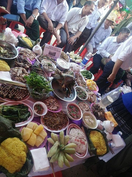 Đầu tháng 9 hàng năm khi bước vào mùa gặt lúa, bà con dùng thứ gạo nếp tan này để tổ chức lễ mừng cơm mới. Đầu tháng 9 hàng năm khi bước vào mùa gặt lúa, bà con dùng thứ gạo nếp tan này để tổ chức lễ mừng cơm mới.