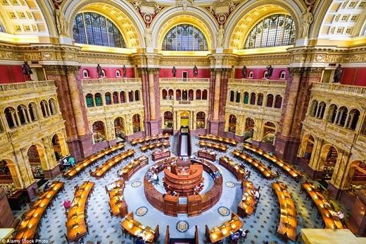 Thư viện Quốc hội ở Washington DC được thành lập năm 1800 và có hơn 160 triệu đầu sách chứa trên các kệ sách với tổng chiều dài là 1.300km. (Nguồn: Daily Mail)