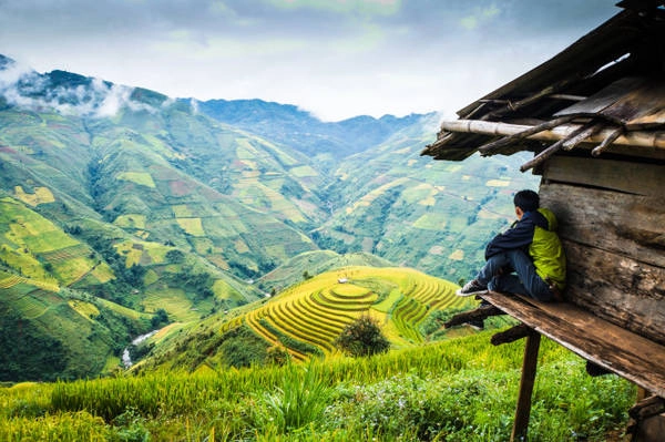 Một lán của người Mông, có thể nghỉ chân ngắm mùa lúa chín