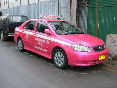 Taxi màu hồng ở Thái Lan