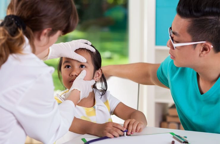 mí mắt nổi mụn trắng nhỏ