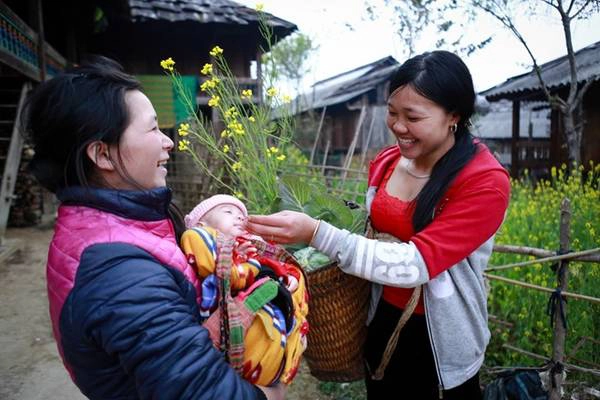 Cư dân ở Ngọc Chiến sống hiền hòa trong những ngôi nhà pơmu bên dòng suối Chiến, trở thành cộng đồng “ăn theo nước” độc đáo bậc nhất ở Việt Nam.