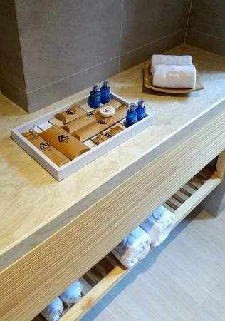 Đồ dùng trong phòng tắm. Đồ dùng trong phòng tắm.