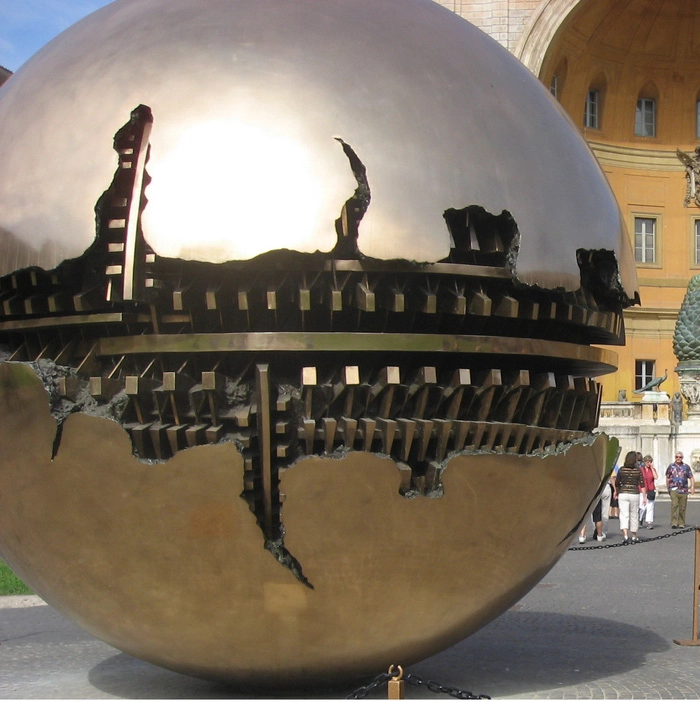 Quả cầu thành Roma cũng là điểm khiến bạn có nhiều bức ảnh selfie cho mình. Ảnh: Lê Thu Lan