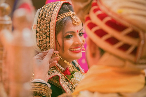 Cô dâu Ấn Độ trong trang phục truyền thống. Ảnh: CandidShutters.