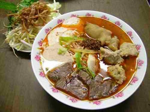 Bún bò Huế - iVIVU.com