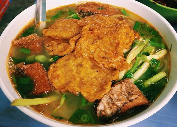 mo-n-ngon-vi-a-he-cho-nguo-i-thi-ch-lang-thang-dem-pho-co-ivivu-3