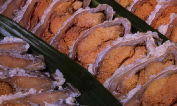 Ban đầu phần gạo ướp cùng cá sẽ bị bỏ đi và người Nhật chỉ ăn phần cá. Ảnh: Biwako Visitors Bureau. Ban đầu phần gạo ướp cùng cá sẽ bị bỏ đi và người Nhật chỉ ăn phần cá. Ảnh: Biwako Visitors Bureau.