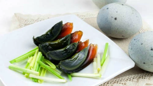 Vẻ đen bóng của từng miếng trứng. Ảnh: Chunhai Cao Vẻ đen bóng của từng miếng trứng. Ảnh: Chunhai Cao
