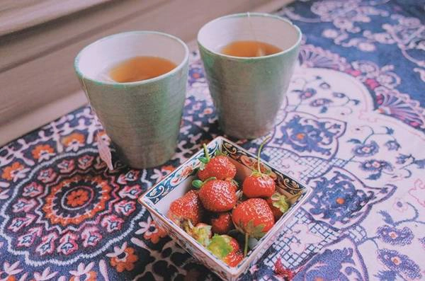 Đi đâu rồi khi trở về nhà cũng thấy thoải mái, pha vội tách trà nhấm nháp ngày mưa cùng thành quả vừa thu được. 