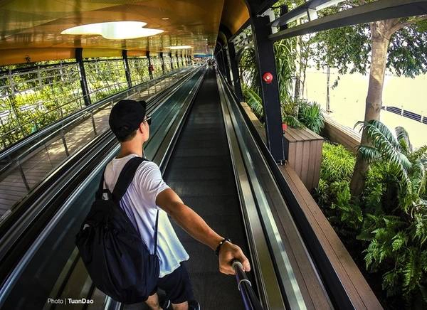 Sentosa Broad Walk - con đường nối từ trung tâm Singapore với đảo Sentosa.