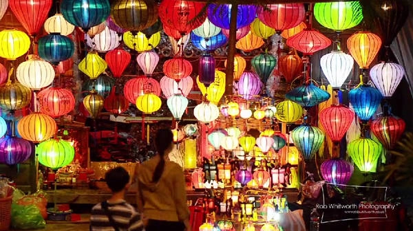 Một ngày bình yên ở Hội An qua ống kính khách Tây