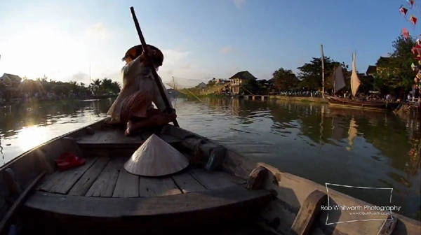 Một ngày bình yên ở Hội An qua ống kính khách Tây