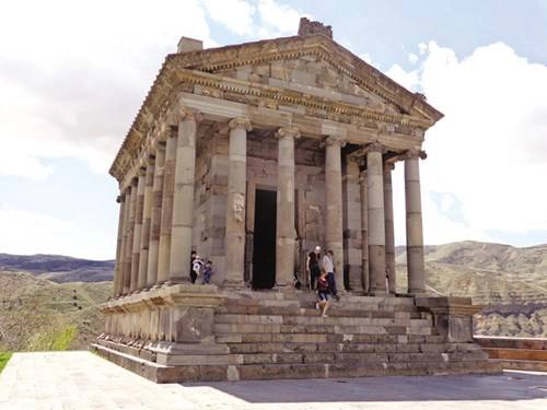  Ngôi đền Garni như một Parthenon thu nhỏ