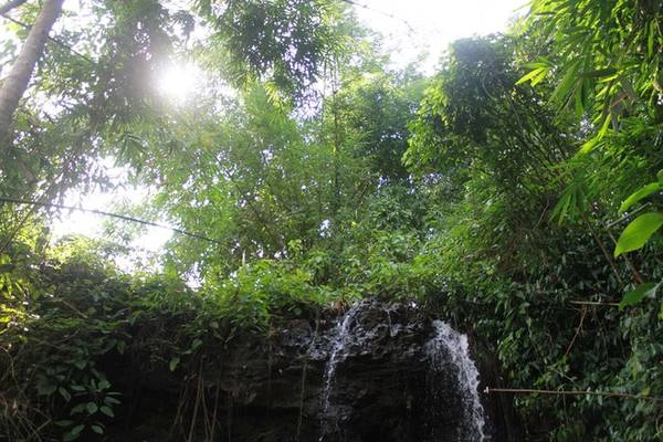 <strong>15h: Tham quan chùa Ruộng Lớn </strong>Với khuôn viên rộng và không gian yên tĩnh, chùa Ruộng Lớn (xã Bảo Vinh) như một “chốn bồng lai tiên cảnh”, mang những vẻ đẹp kiến trúc rất đáng để tham quan. <strong>15h: Tham quan chùa Ruộng Lớn </strong>Với khuôn viên rộng và không gian yên tĩnh, chùa Ruộng Lớn (xã Bảo Vinh) như một “chốn bồng lai tiên cảnh”, mang những vẻ đẹp kiến trúc rất đáng để tham quan.