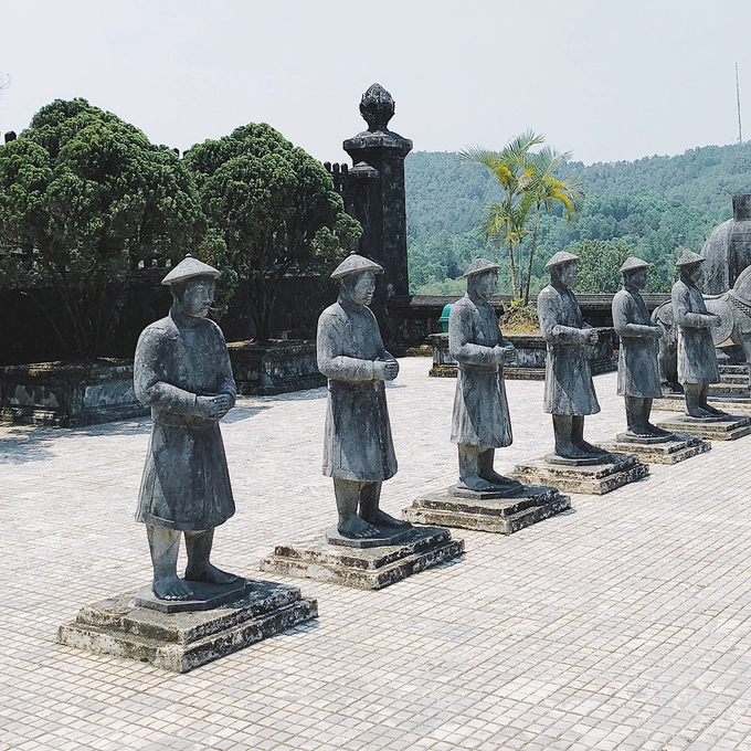 "Tuy dấu tích còn lại không nhiều nhưng trên các vết tích đó khiến mình cảm thấy nơi này thật sự rộng lớn và hoành tráng. Nó khiến mình luôn tự hỏi tại sao người xưa có thể xây dựng được một cung điện bề thế và đầy tính nghệ thuật như vậy", chàng trai chia sẻ. "Tuy dấu tích còn lại không nhiều nhưng trên các vết tích đó khiến mình cảm thấy nơi này thật sự rộng lớn và hoành tráng. Nó khiến mình luôn tự hỏi tại sao người xưa có thể xây dựng được một cung điện bề thế và đầy tính nghệ thuật như vậy", chàng trai chia sẻ.