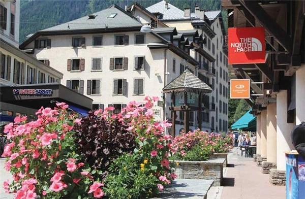 Chamonix quyến rũ bởi kiến trúc cổ điển pha lẫn hiện đại Chamonix quyến rũ bởi kiến trúc cổ điển pha lẫn hiện đại