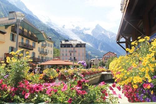 Một góc chụp ảnh kinh điển vào mùa hè ở Chamonix Một góc chụp ảnh kinh điển vào mùa hè ở Chamonix