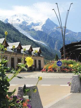 Bất cứ góc nào ở Chamonix đều có thể thấy đỉnh núi tuyết huyền thoại Bất cứ góc nào ở Chamonix đều có thể thấy đỉnh núi tuyết huyền thoại