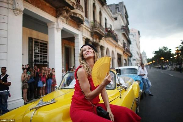 Siêu mẫu Gisele Bundchen đến La Havana tham quan vá trình diễn thời trang - Ảnh; Reuters