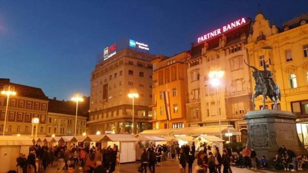 Một trong những ngôi chợ ở Zagreb - Ảnh: Phong Nguyễn Lê Một trong những ngôi chợ ở Zagreb - Ảnh: Phong Nguyễn Lê