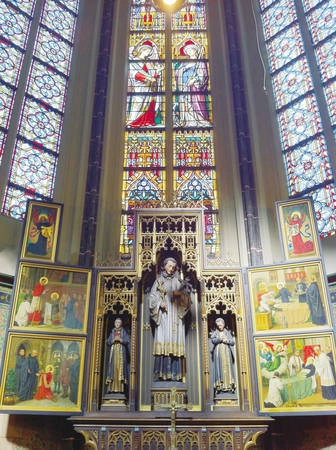  Một bức tranh kiếng trong Nhà thờ St John