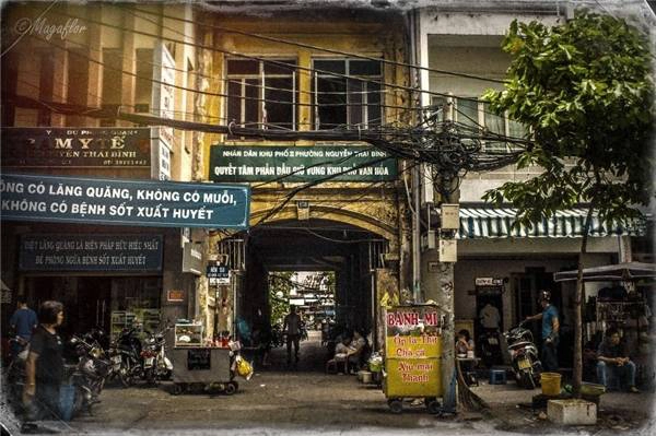 Có thể thấy, từng góc đường, từng con phố nơi mảnh đất Sài thành bỗng trở nên bình yên, giản dị đến lạ dưới ống kính của nhiếp ảnh gia người Pháp. (Ảnh: Internet) Có thể thấy, từng góc đường, từng con phố nơi mảnh đất Sài thành bỗng trở nên bình yên, giản dị đến lạ dưới ống kính của nhiếp ảnh gia người Pháp. (Ảnh: Internet)