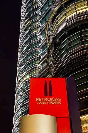 Một góc chụp khác của tòa tháp đôi Petronas tại Kuala Lumpur, Malaysia