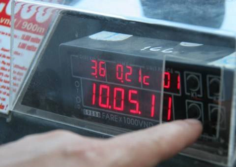 Với mẹo du lịch nhìn giá và đồng hồ đo km taxi bạn sẽ không lo bị "chặt chém". Với mẹo du lịch nhìn giá và đồng hồ đo km taxi bạn sẽ không lo bị "chặt chém".