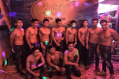 Nhân viên trong một câu lạc bộ người đồng tính nam ở Pattaya. Với 27.000 người hành nghề mại dâm, cả nam và nữ, Pattaya là thiên đường tình dục trong mắt đàn ông phương Tây. Ảnh: Flickr Nhân viên trong một câu lạc bộ người đồng tính nam ở Pattaya. Với 27.000 người hành nghề mại dâm, cả nam và nữ, Pattaya là thiên đường tình dục trong mắt đàn ông phương Tây. Ảnh: Flickr