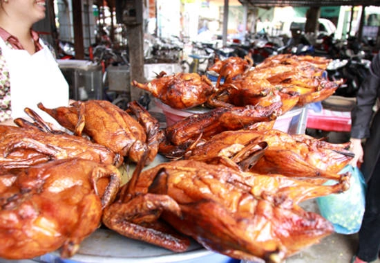 Vịt quay Lạng Sơn nổi tiếng khắp nơi. Ảnh: Binhlawyer Vịt quay Lạng Sơn nổi tiếng khắp nơi. Ảnh: Binhlawyer