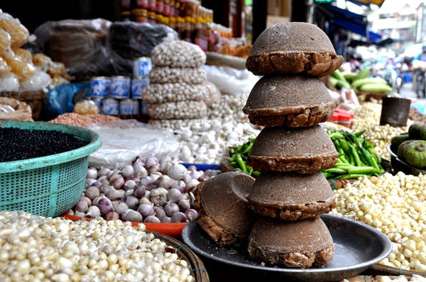 Đường bát có vị ngọt và hương thơm đặc trưng cũng được các tiệm bày bán.