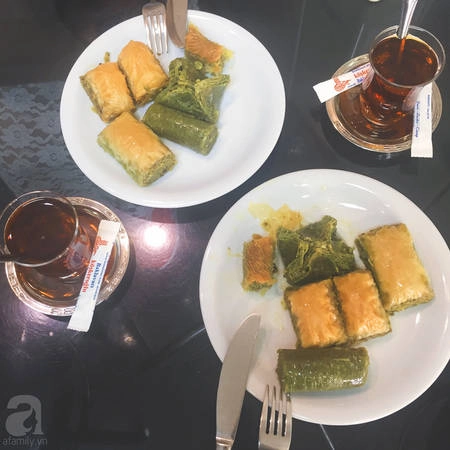 Một bữa ăn đặc trưng của người Thổ Nhĩ Kỳ Một bữa ăn đặc trưng của người Thổ Nhĩ Kỳ